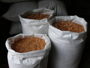 Щепа для копчения яблоневая 8-12 мм, фасовка — мешки — 20 кг